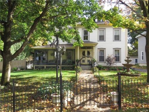 Herkimer Bed & Breakfast | Raindrops On Roses Bed & Breakfast