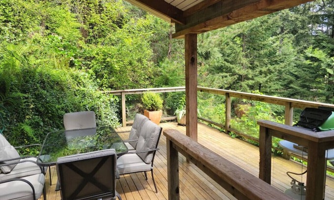 Bowen Island Apartment | Rainforest Retreat · Relaxing 1 bdr + den rainforest retreat with patio