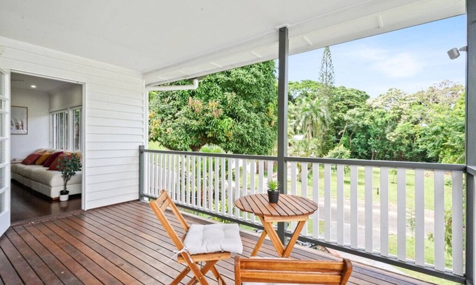 Aeroglen Apartment | Rainforest Retreat - Serene 4-Bedroom Getaway with Bushland Views