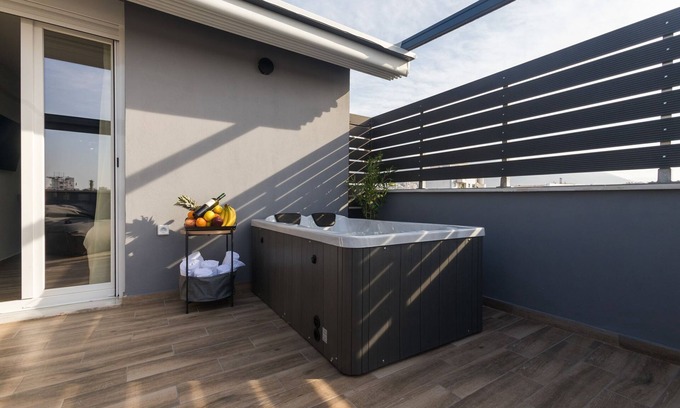 Dafni-Ymittos Apartment | Raise Athens Metro Apartments