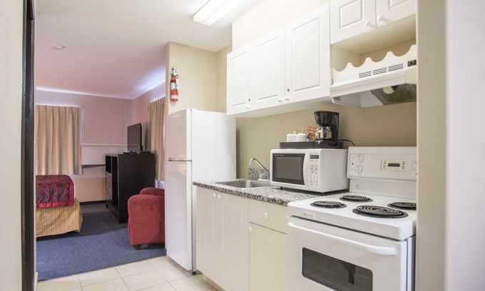 100 Mile House Hotel | Ramada by Wyndham 100 Mile House