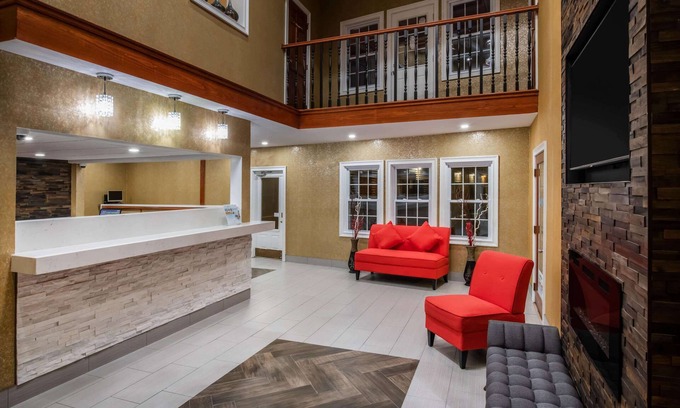 Groton Hotel | Ramada by Wyndham Groton/Mystic