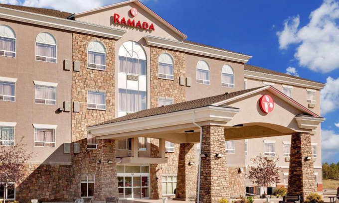 Lac La Biche Hotel | Ramada by Wyndham Lac La Biche