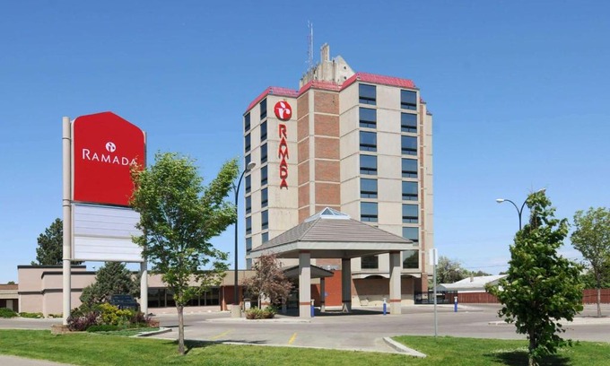 South Lethbridge Hotel | Ramada by Wyndham Lethbridge