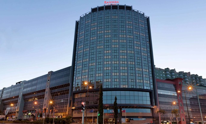 Alto do Pina Hotel | Ramada by Wyndham Lisbon