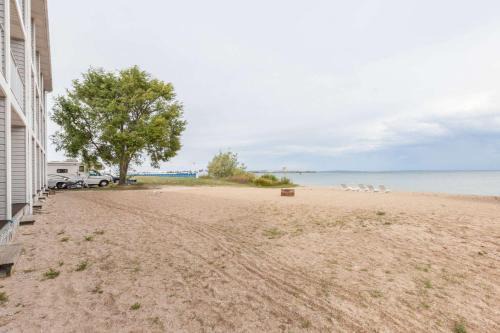 Mackinaw City Hotel | Ramada by Wyndham Mackinaw City Waterfront