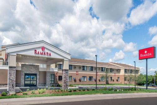 Golden Valley Hotel | Ramada by Wyndham Minneapolis Golden Valley