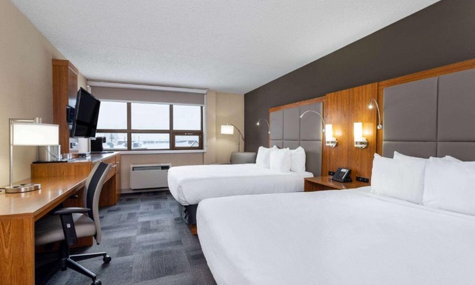 Fort St. John Hotel | Ramada by Wyndham Northern Grand Hotel & Conference Centre