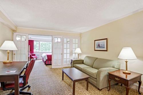 Seekonk Hotel | Ramada by Wyndham Seekonk Providence Area