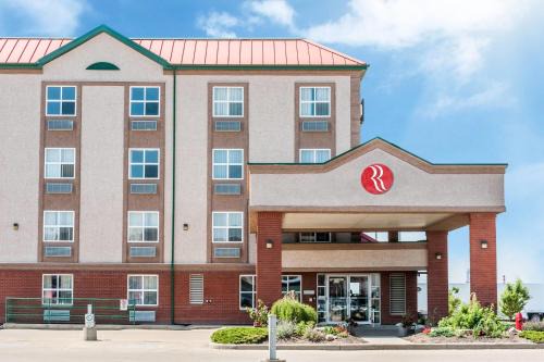 Sherwood Park Hotel | Ramada by Wyndham Sherwood Park