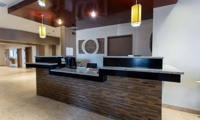 Glendale Heights Hotel | Ramada by Wyndham Glendale Heights/Lombard