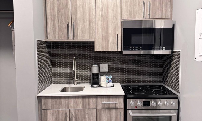 Jasper Place Hotel | Ramada by Wyndham West Edmonton Hotel & Suites