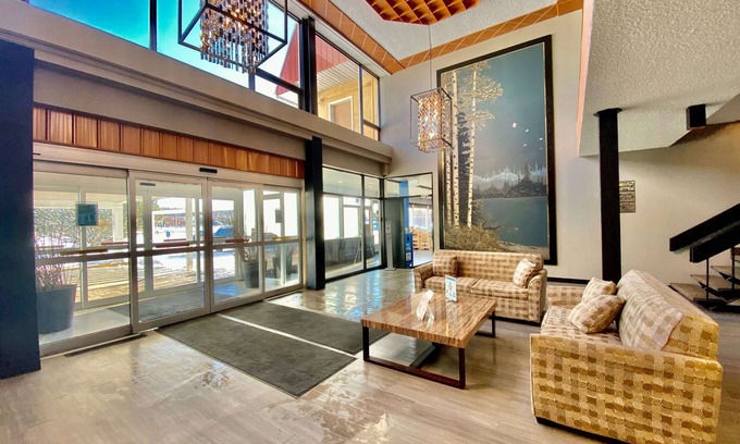 Whitecourt Hotel | Ramada by Wyndham Whitecourt