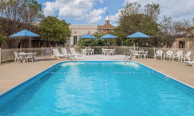 Hammond Hotel | Ramada Hotel & Conference Center by Wyndham Hammond