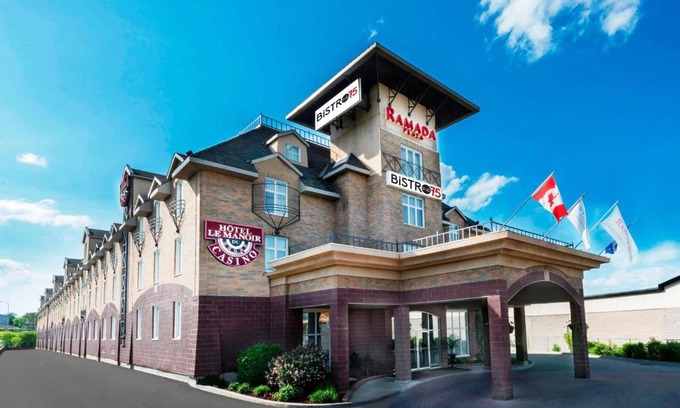 District Saint - Raymond - Vanier Hotel | Ramada Plaza by Wyndham Gatineau/Manoir du Casino