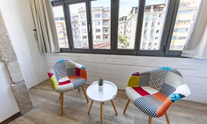 Old Town Apartment | Rambla Eiffel 2 - Holiday Apartment Rental in Girona | Bravissimo