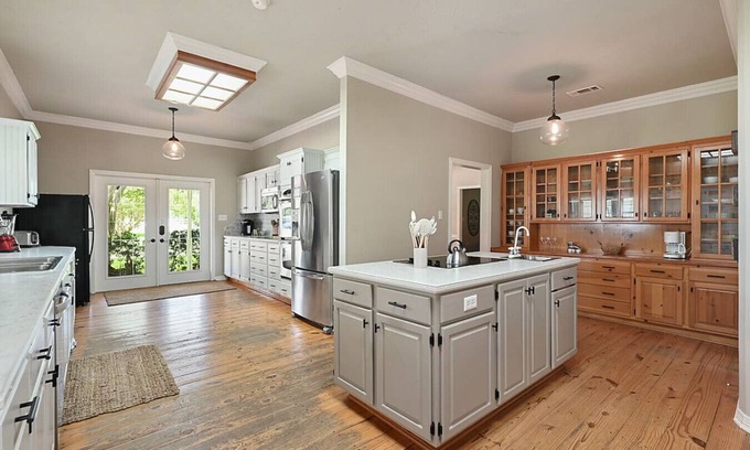 Wellborn House | Rambling Ranch ~ The Ultimate Gathering Place!