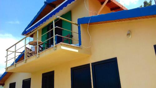 Radhime House | Ramo's Spectacular 2-Story Holiday Home with Radhime Views
