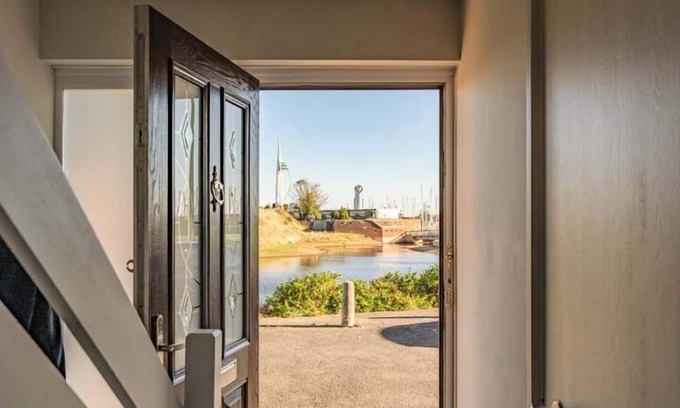 Gosport House | Rampart View - a house that sleeps 6 guests in 3 bedrooms