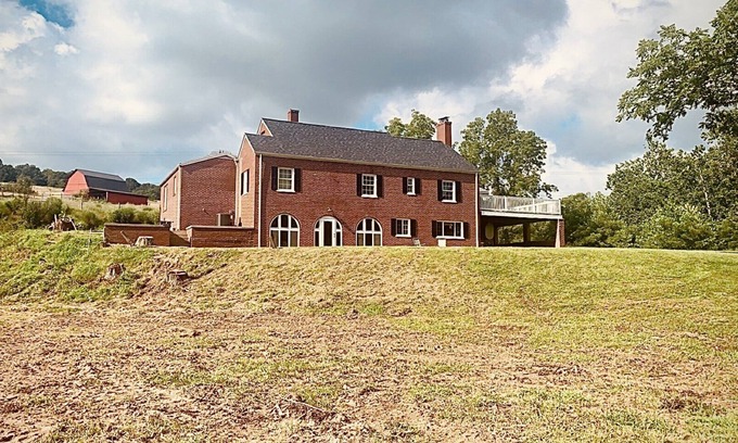 Galax House | Ranch House by The Creek