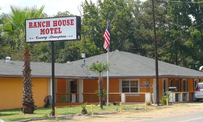Effie Hotel | Ranch House Motel Marksville