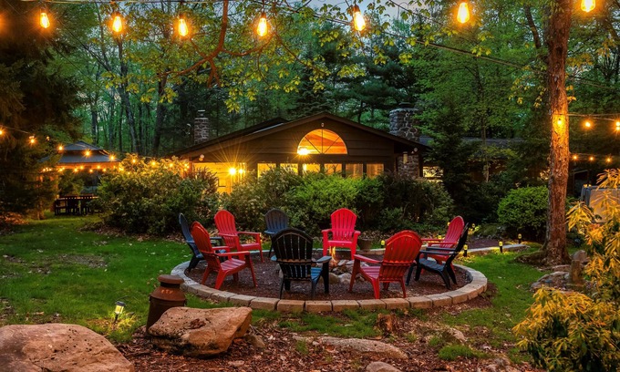 Lake Harmony Cabin | Ranch on Greenwood: Hot tub , fire pits, kayaks, Rafts, Bikes