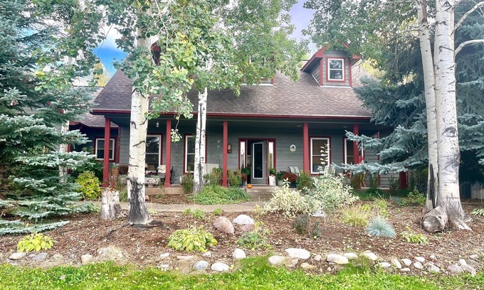 Carbondale House | Ranch style home - walking distance to downtown Carbondale & golf; 30 min skiing