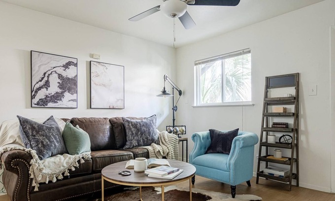 North University Apartment | Rancho Del Sol l No Service Fees 55 Roku TV