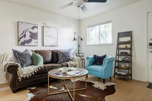North University Apartment | Rancho Del Sol l Sleeps 5 l Close to Downtown I TV