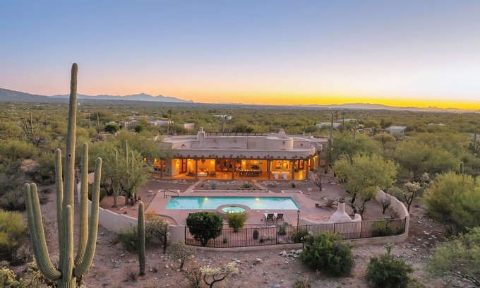 The Elin Ranch House | Rancho Vaquero: Luxury Desert Retreat 2 King Suites, Heated Salt Pool & Hot Tub
