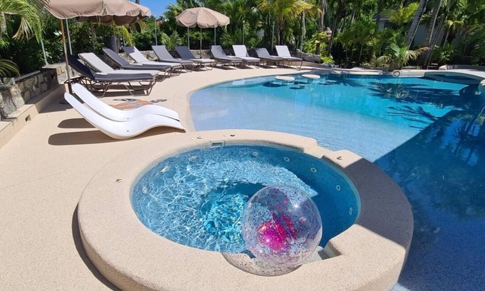 Orient Bay Apartment | RANDOM LISTING