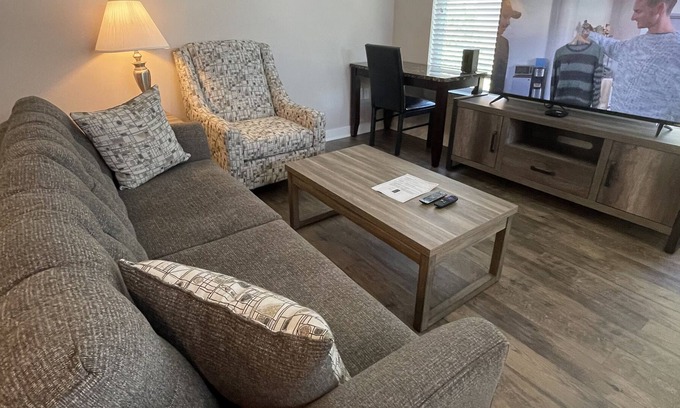 Carmel Apartment | RARE find! 3 bedrooms! Upscale Carmel!