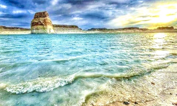 Greenehaven House | RARE FIND: Overlook Lake Powell from your deck