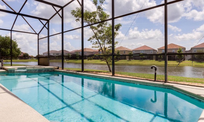 Veranda Palms House | Rare Lake Front Pool, GameRoom, AC, WiFi, Self-Check-In