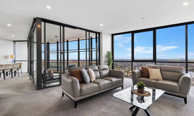 Brisbane Central Business District Apartment | Rare Ocean Views|Huge 4 Bedroom Sub Penthouse