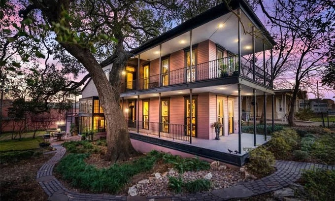 Swede Hill House | Rare - Unique East Austin Home - Walk to Downtown