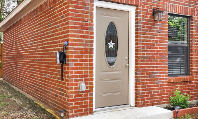 Eastside Promise Neighborhood Apartment | Rashali kicks theme casita