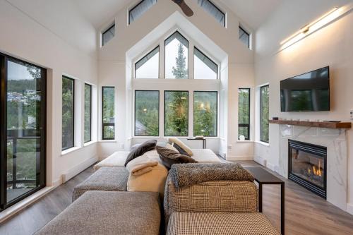 Blueberry Hill Apartment | Ravencrest 204 by Outpost Whistler