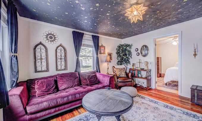 Salem Condo | Ravens Hollow- Enchanting 2-bedroom condo Near Downtown Salem