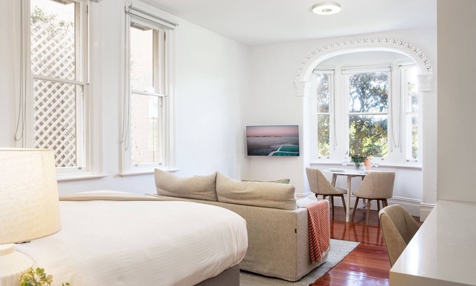 Glebe Apartment | Ravenscourt’s Studio Apartment Close to Everything