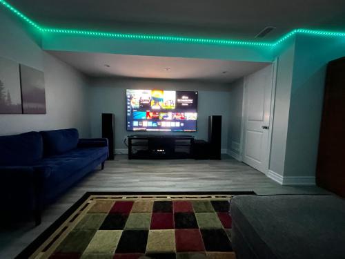 Whitby Apartment | Ravine Retreat - 3RM Suite, 2BD, 1 WR, Pool, Sauna