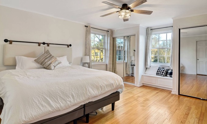 Valparaiso House | Ravine Retreat: Next to Ogden Gardens, Downtown Valparaiso & Close to the Dunes!