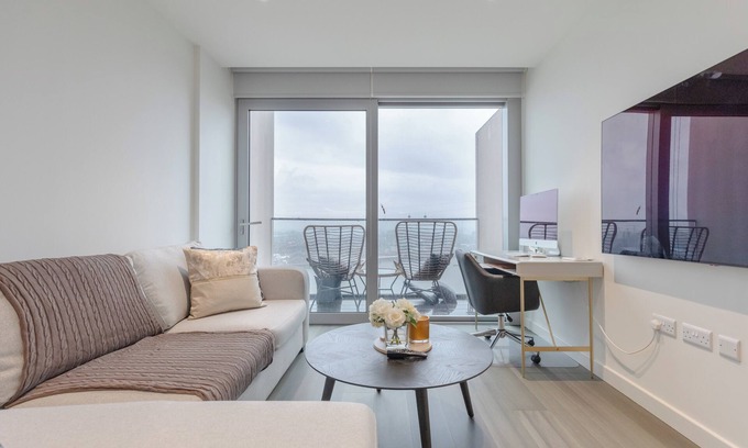 Peninsula Apartment | Ravishing 1BD Flat - 2 minute walk from the O2!