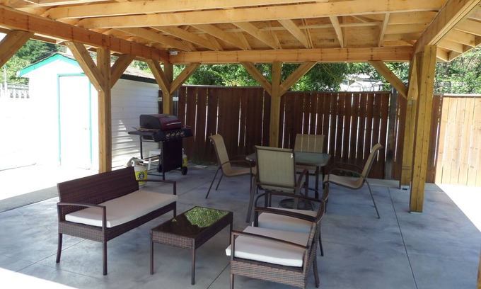 Trail Hotel | Ray Lyn Motel
