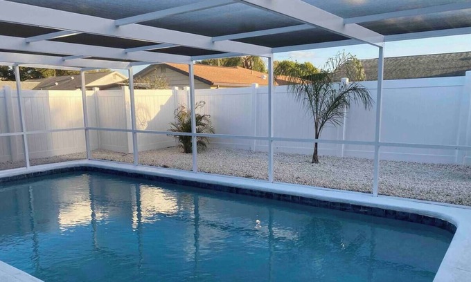 La Villa Gardens House | Ray of Sunshine-Pool home near Honeymoon Island