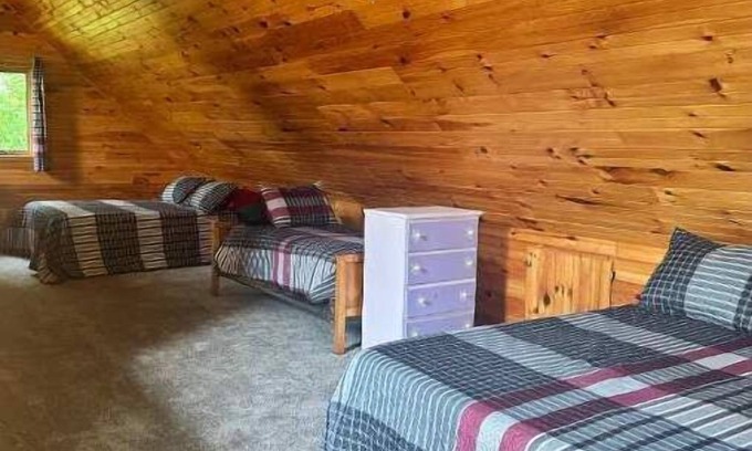 Huntingdon House | Raystown lake close to boat launch and all amenities wooded paradise