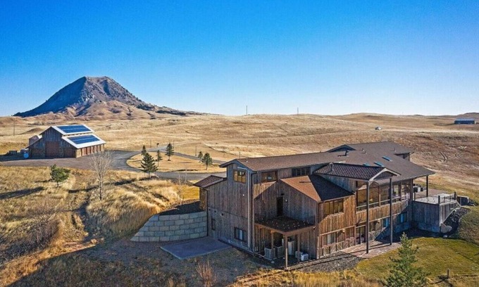 Sturgis Villa | Raz Hideaway 7BR Ranch with Panoramic Mountain View - Sleeps 24!