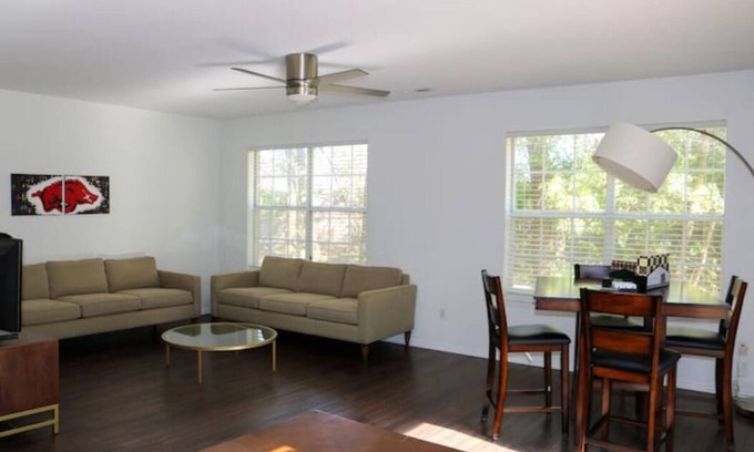Fayetteville House | Razorback Moan Place - 7 min from Razorback Stadium