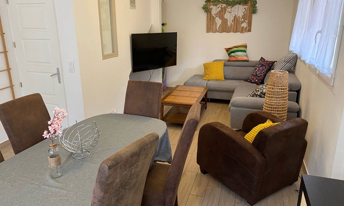 Toulon Apartment | RD Jardin, green setting, residential area, near town center and beaches