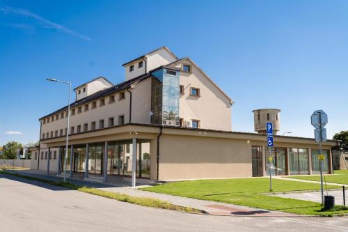 Nitra House | Reštaurácia s ubytovaním Mikov Dvor